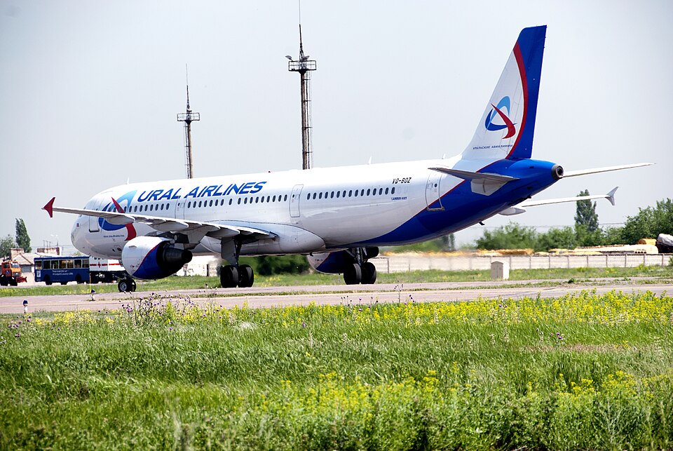 Fayl:Airbus A321 in Volgograd.jpg