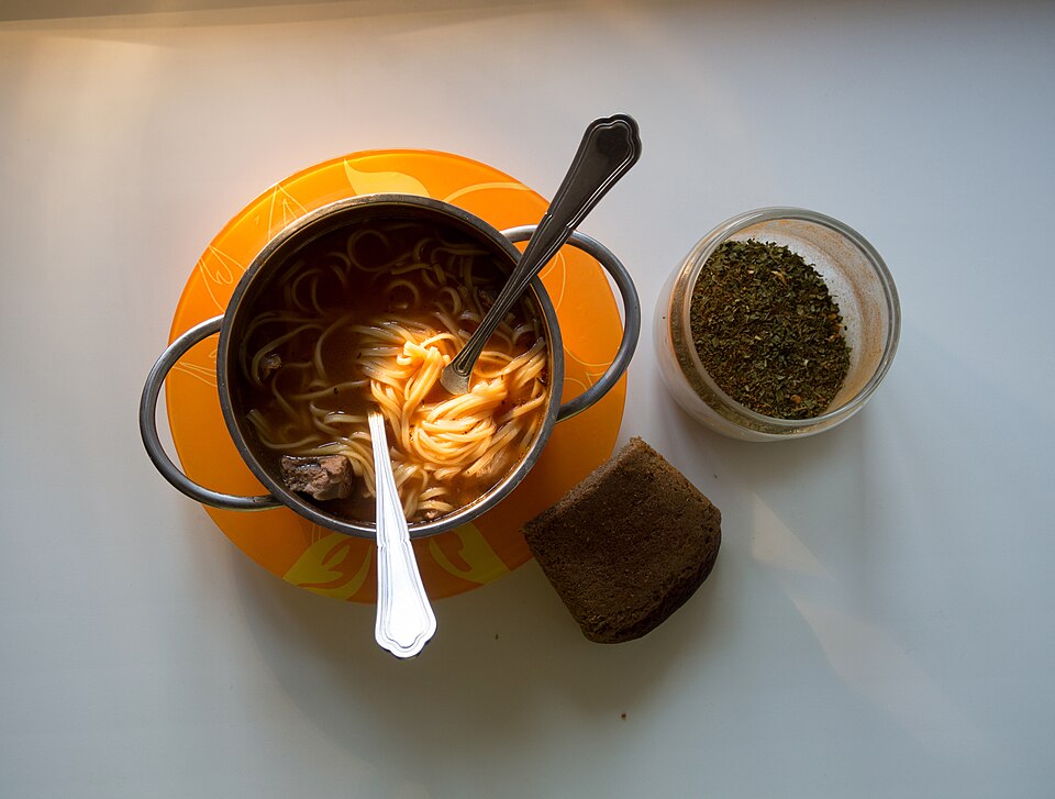 Fayl:Beef noodle soup, Rostov-on-Don, Russia.jpg