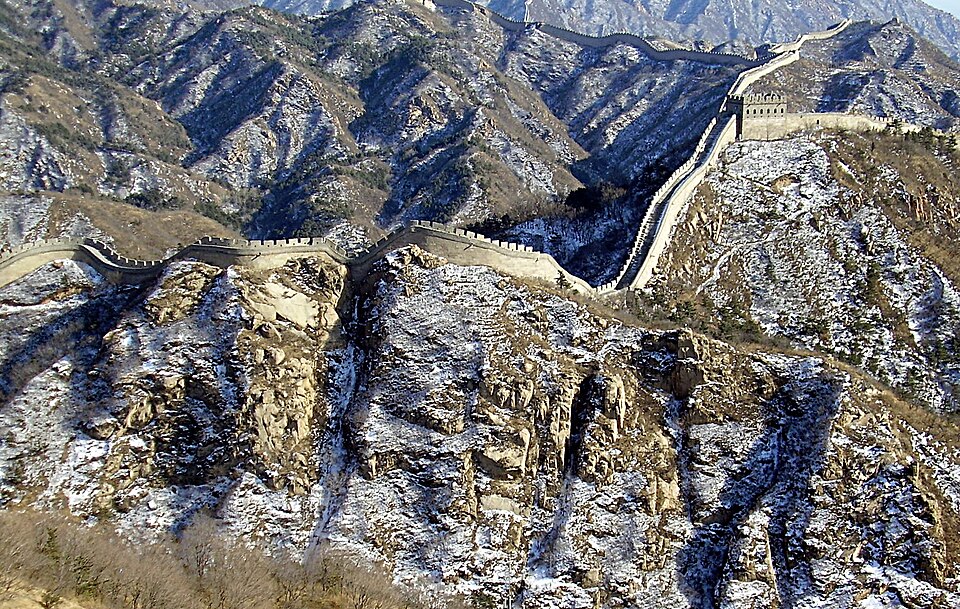 Fayl:GreatWallNearBeijingWinter.jpg