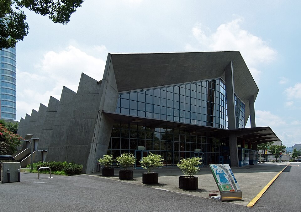 Fayl:Gunma Music Center 2009.jpg