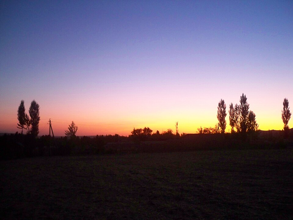 Fayl:Isfana at Dawn.JPG