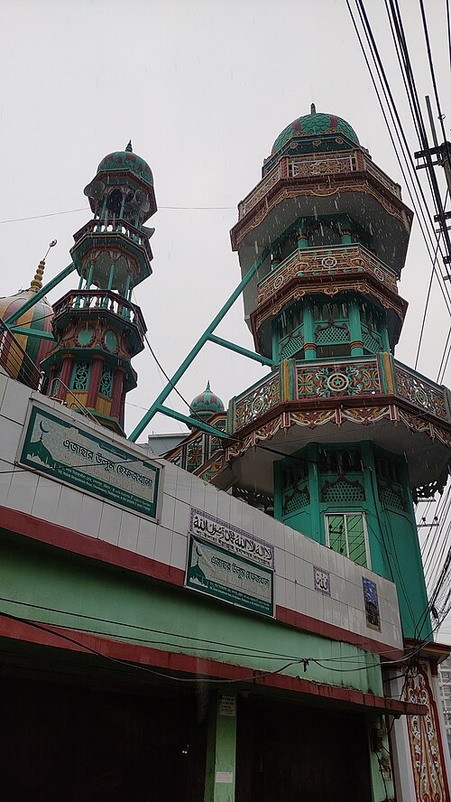 Fayl:Masjid-e-Siraj ud-Daulah Minar.jpg