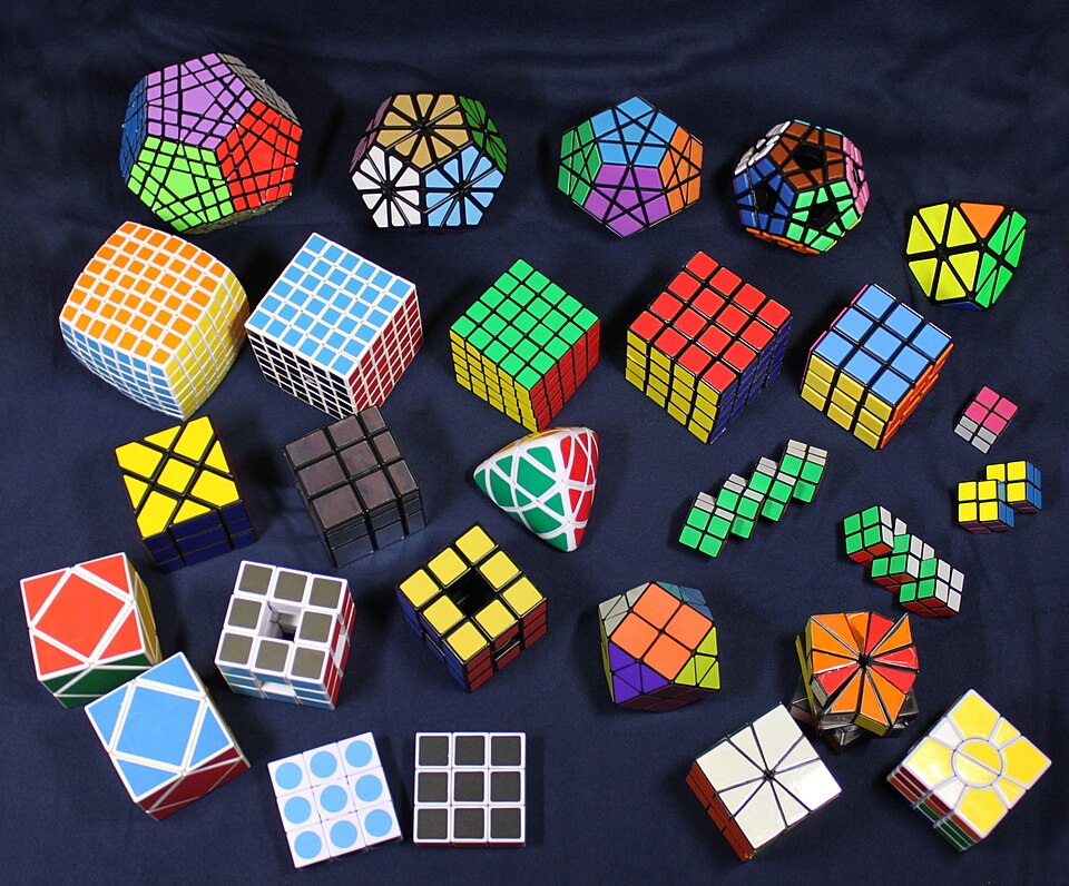 Fayl:Rubik's Cube Collection (4316806619).jpg