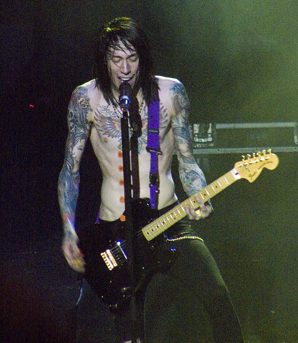 Fayl:Trace Cyrus Metro Station 2.jpg