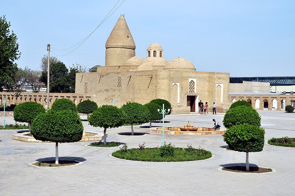 Fayl:Bujará, Chashma Ayubb.jpg