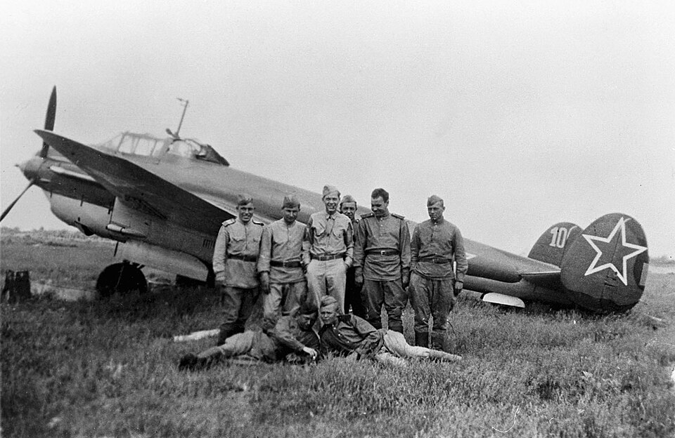Fayl:Petlyakov Pe-2 at Poltava, Russia.jpg