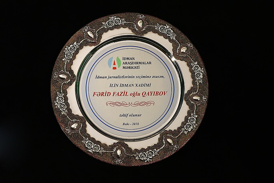 Fayl:Presidential award.jpg