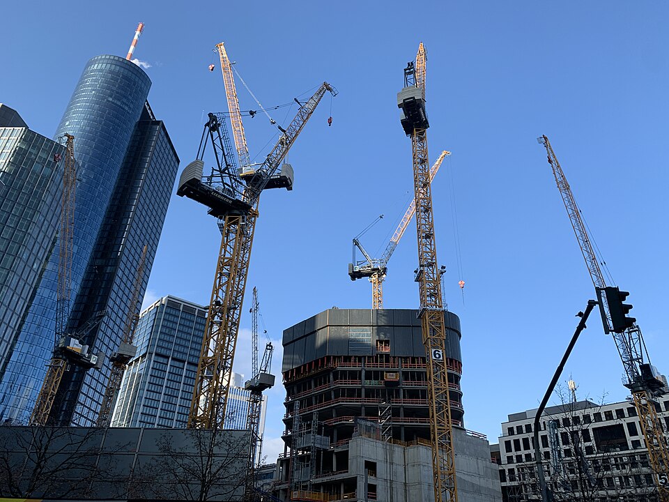 Fayl:Baustelle Four (Frankfurt), Dezember 2021.jpg