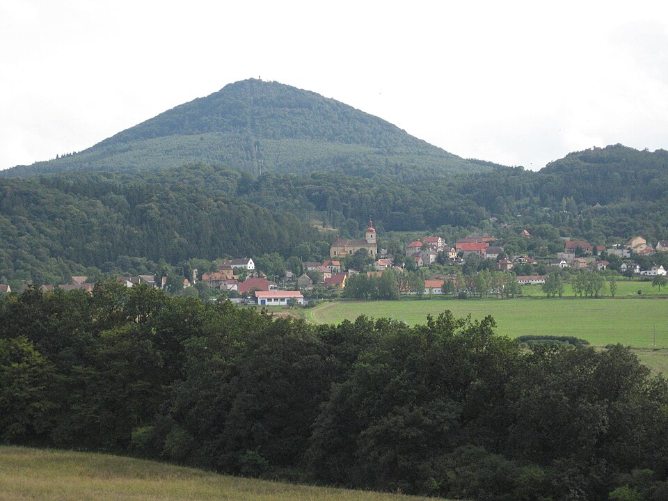 Fayl:Bořislav od šachty.JPG