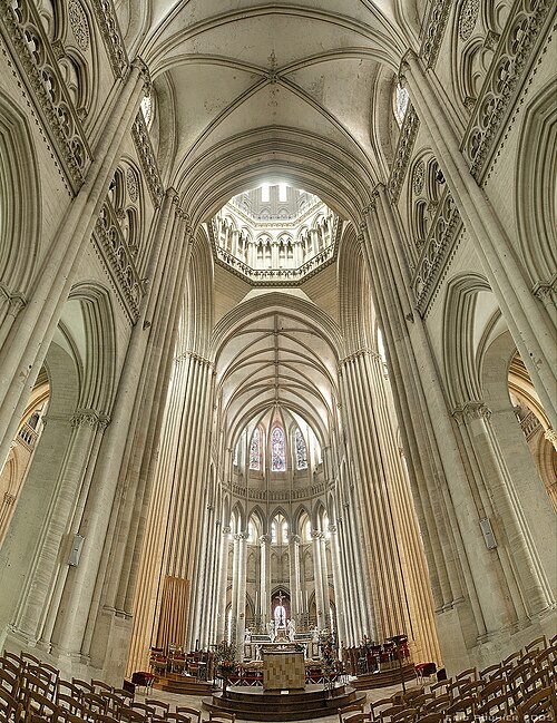 Fayl:Cathedrale de Coutances bordercropped.jpg