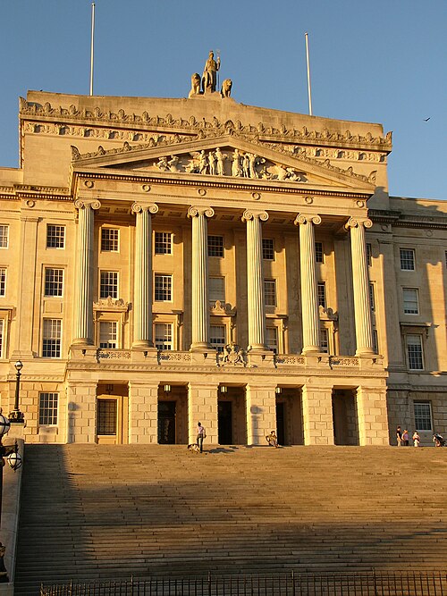 Fayl:StormontCloseUp.jpg