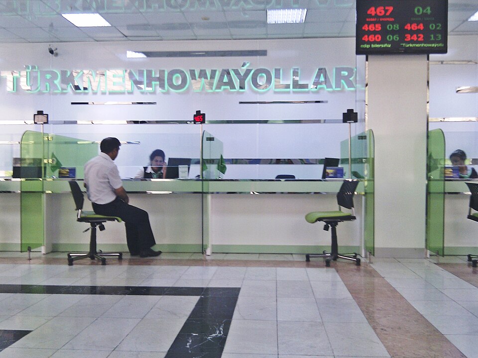 Fayl:Turkmenistan Airlines ticket office Ashgabat.jpg