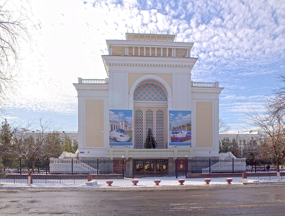 Fayl:Дворец культуры железнодорожников.jpg