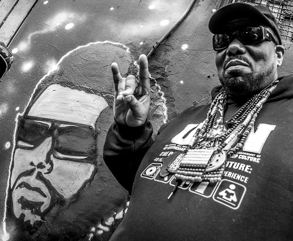 Fayl:Afrika Bambaataa in Bogota.jpg