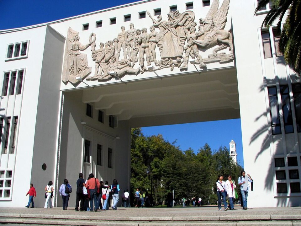 Fayl:Arco de Medicina UdeC.jpg