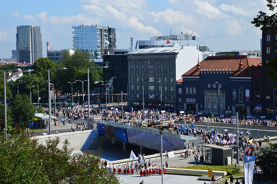 Fayl:Freedom Square (Tallinn 2014).JPG