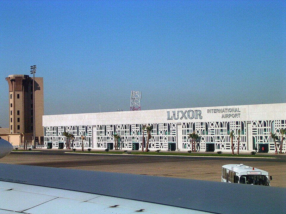 Fayl:Luxor International.JPG