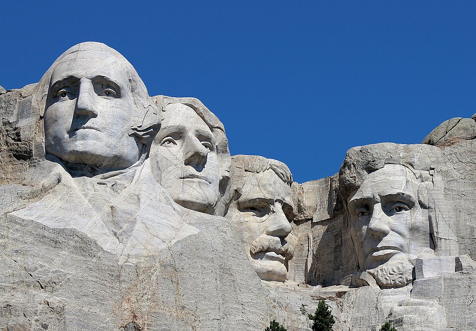Fayl:Mount Rushmore Closeup 2017.jpg