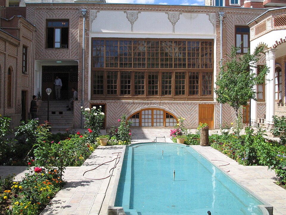 Fayl:Musée mesures tabriz.jpg