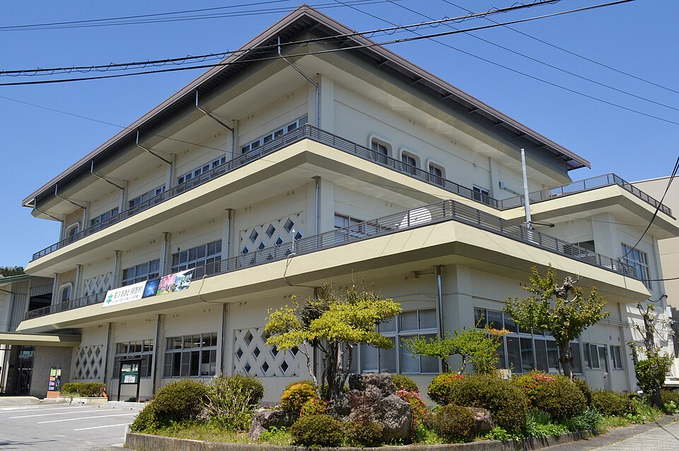 Fayl:Achi Village Hall ac.jpg