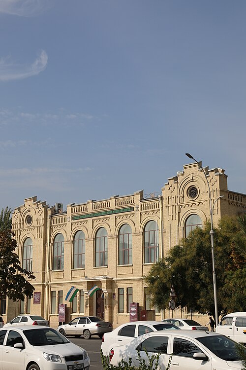 Fayl:Fergana State University, main building.jpg