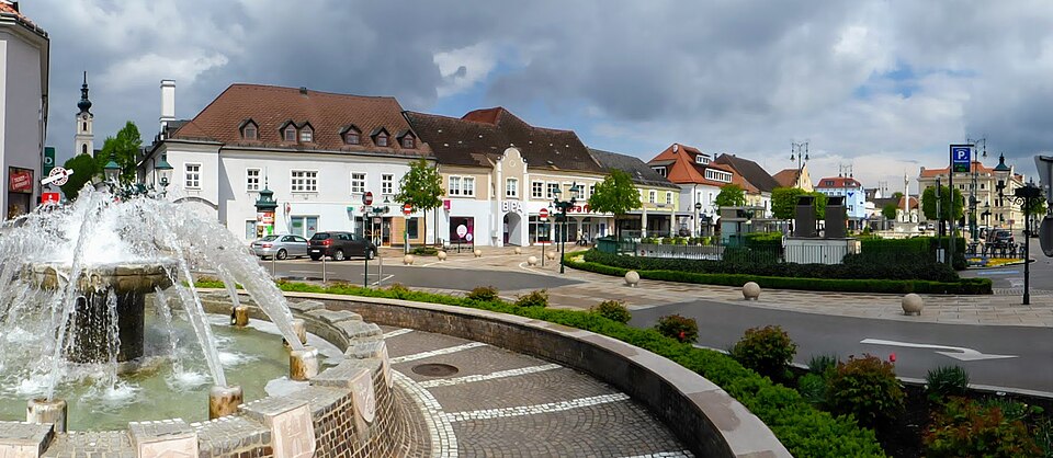 Fayl:Hauptplatz Tulln.jpg