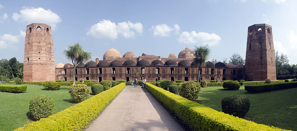 Fayl:Katra Masjid panoramic view.jpg