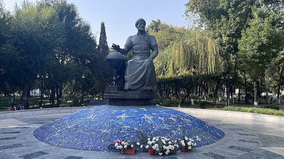 Fayl:Mirzo Ulugbek hayqali.jpg
