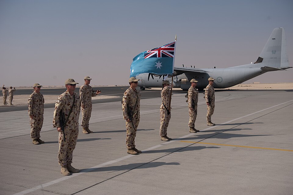Fayl:RAAF C-130J Hercules 37 Squadron.jpg