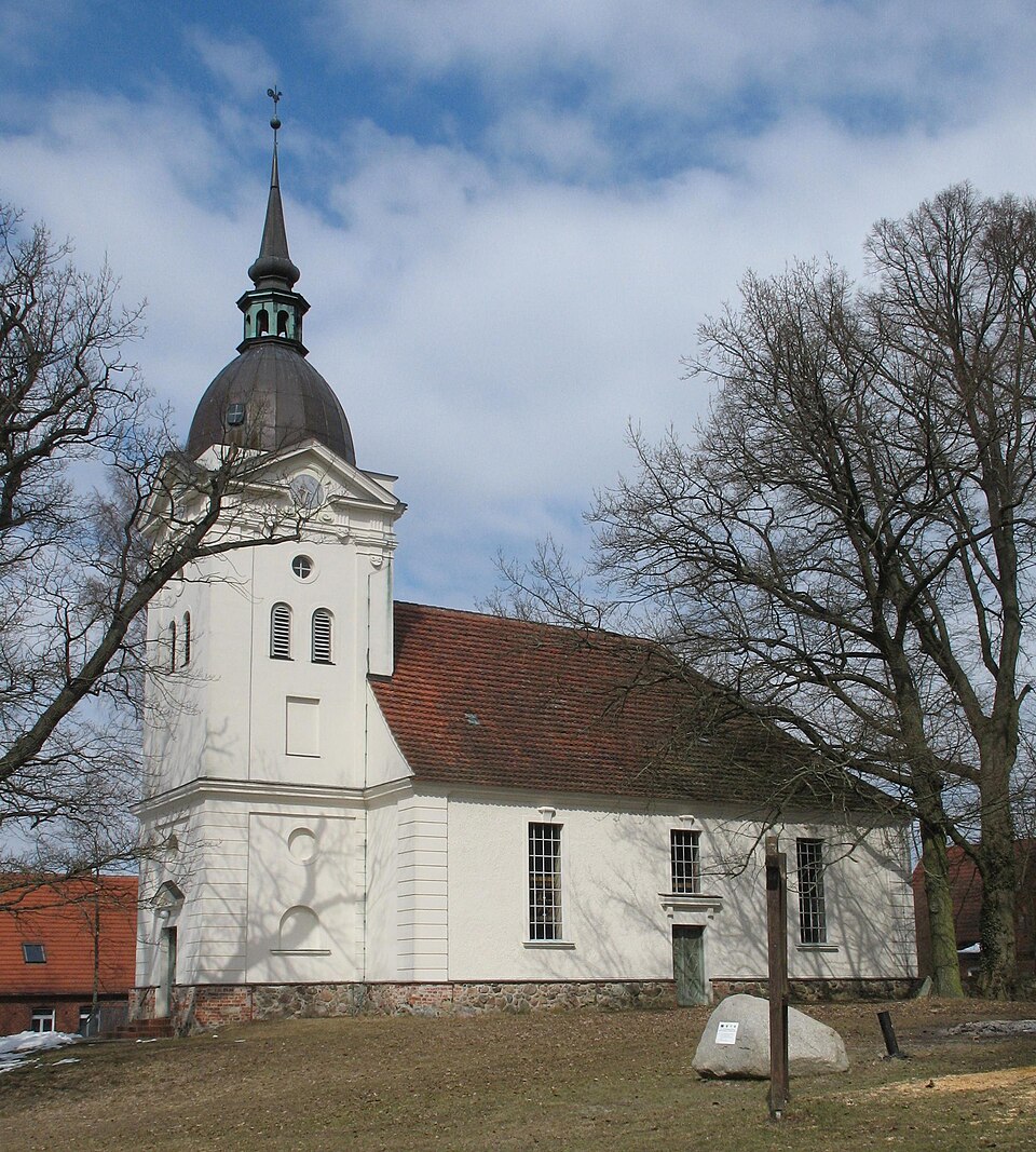 Fayl:Wredenhagen church.jpg
