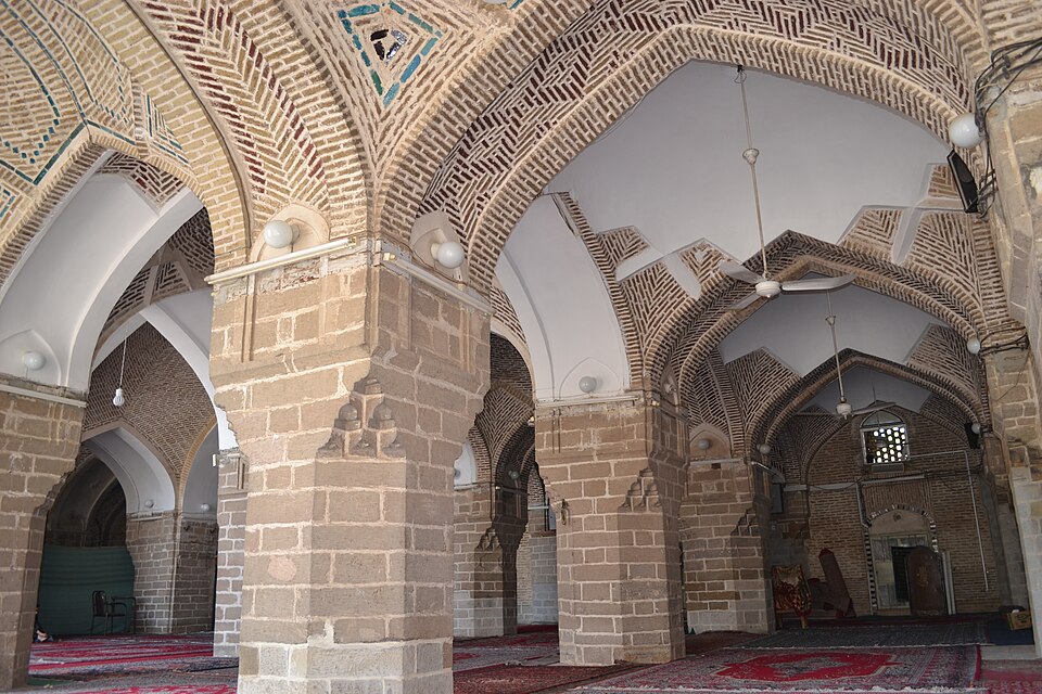 Fayl:فضای داخل مسجد.jpg