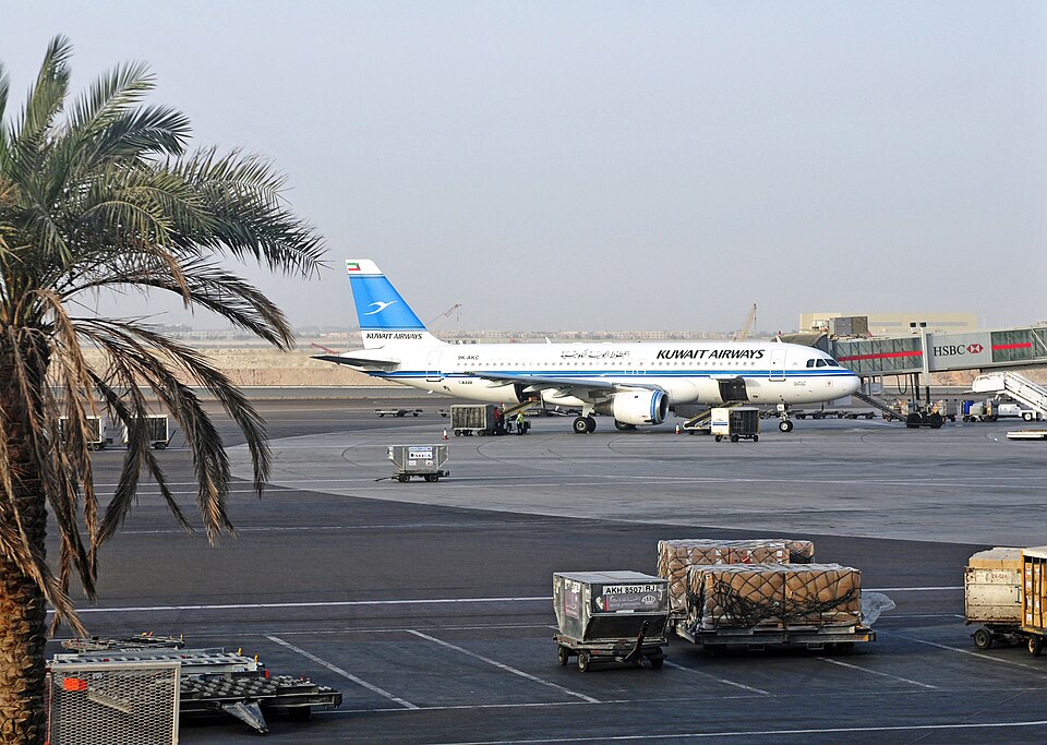 Fayl:13-08-06-abu-dhabi-airport-28.jpg