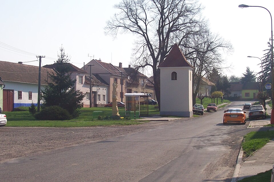 Fayl:Kudlovice-náves.jpg