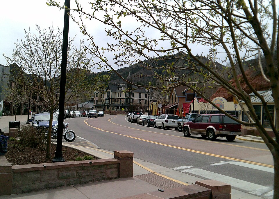 Fayl:Manitou Avenue 12.JPG