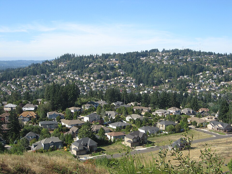 Fayl:Mount Scott and Happy Valley.jpg