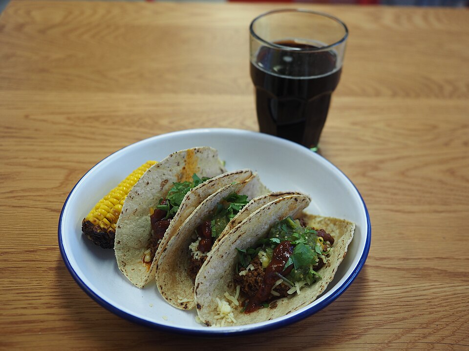 Fayl:Tacos at restaurant Chalupa.jpg