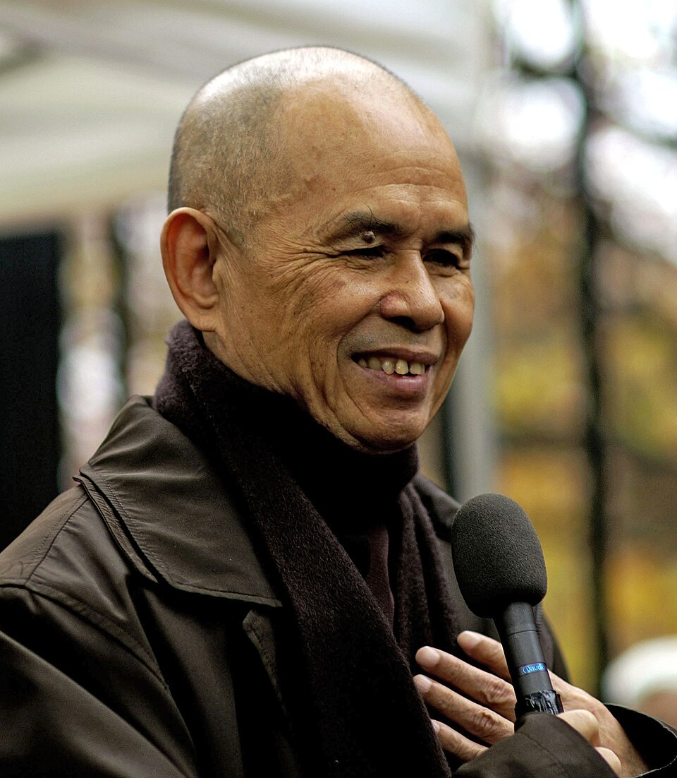 Fayl:Thich Nhat Hanh 12 (cropped).jpg