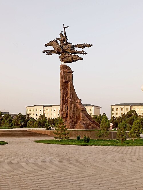 Fayl:Alpomish haykali (Termiz).jpg