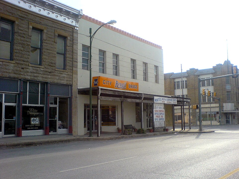 Fayl:Jacksboro rexall drug wiki.JPG