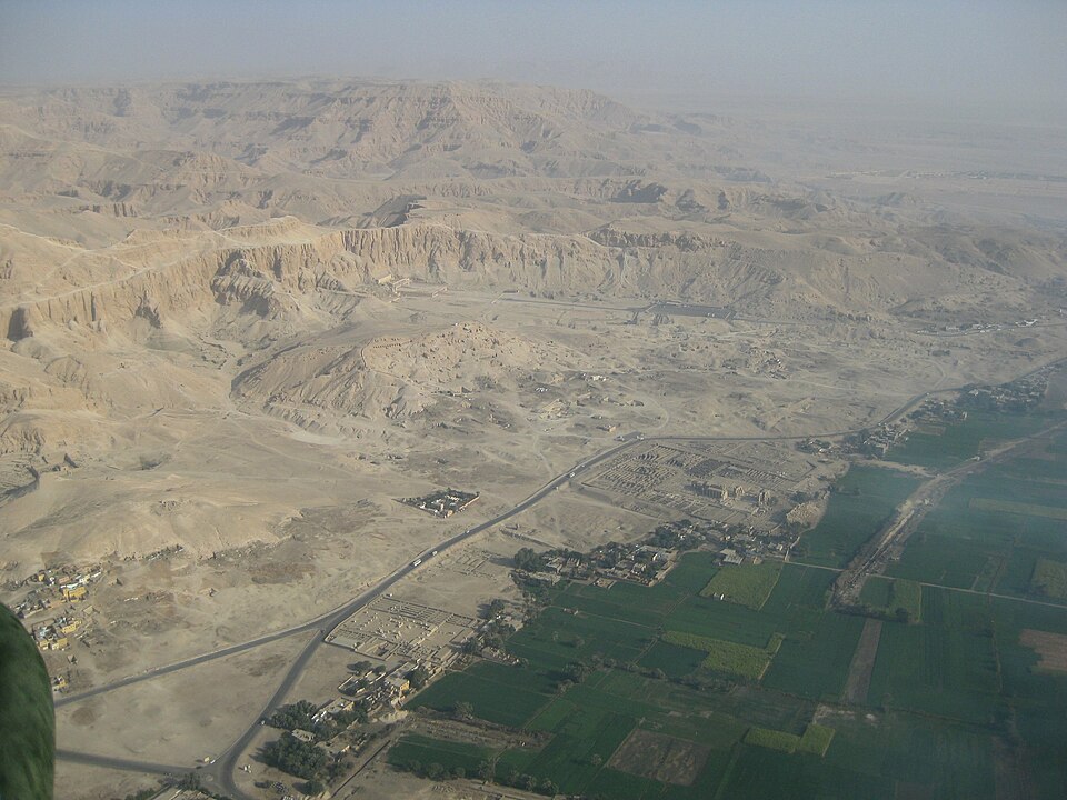 Fayl:SFEC AEH -ThebesNecropolis-2010-FULL-Overview-039.jpg