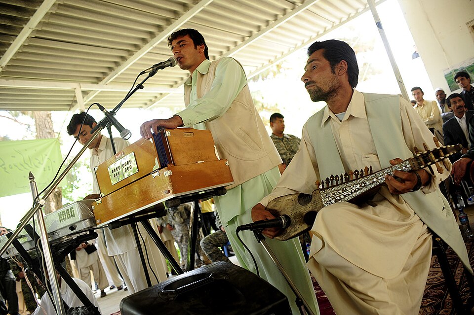 Fayl:Afghan musicians in Farah.jpg