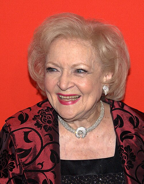 Fayl:Betty White 2010.jpg