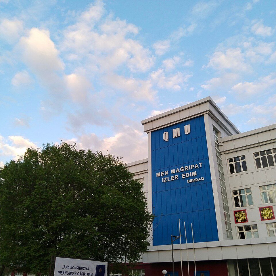 Fayl:Qaraqalpaqstan Mamleketlik Universiteti imarati.jpg