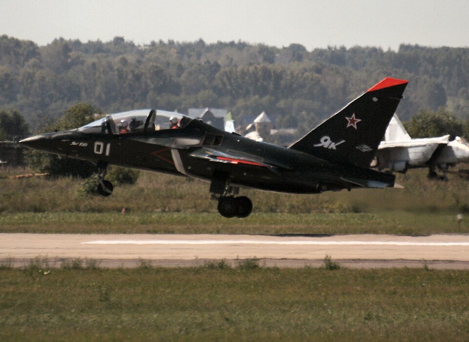 Fayl:Russian Air Force Yak-130.jpg