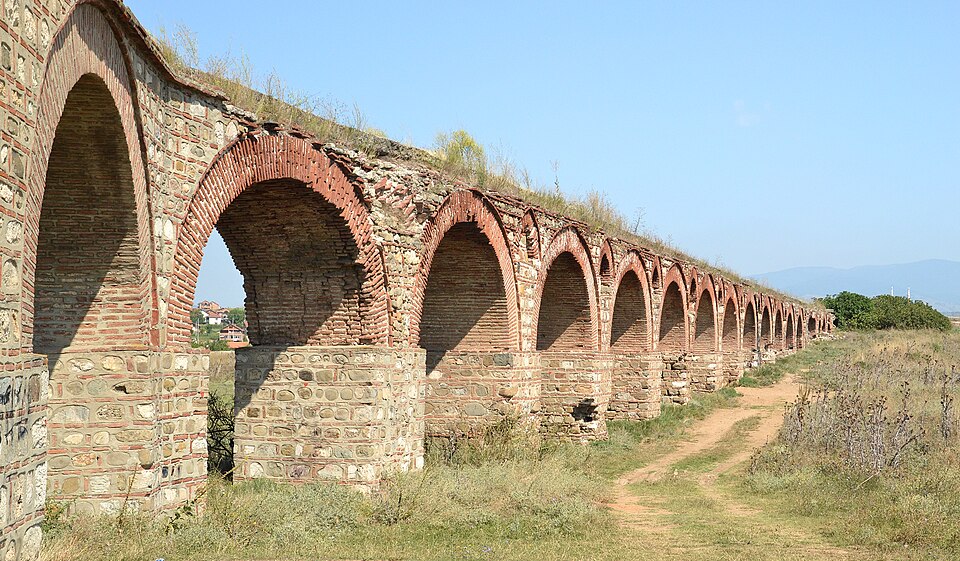 Fayl:Skopje (Скопје, Shkupi) - aqueduct.JPG