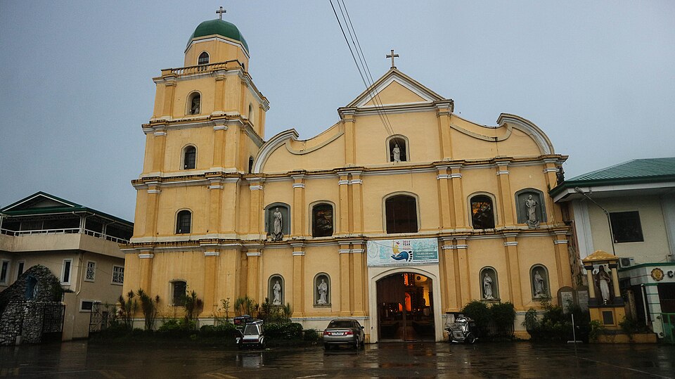 Fayl:Alaminos Church, Pangasinan.jpg