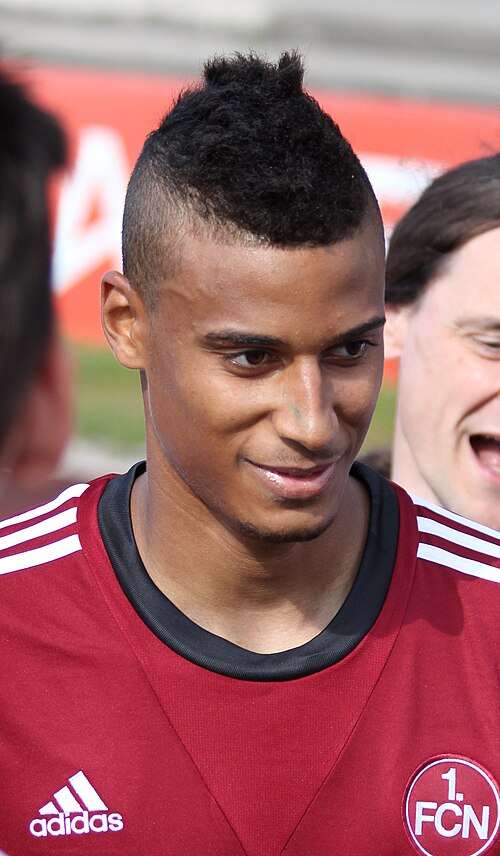 Fayl:Martin Angha FCN 2013-4.jpg