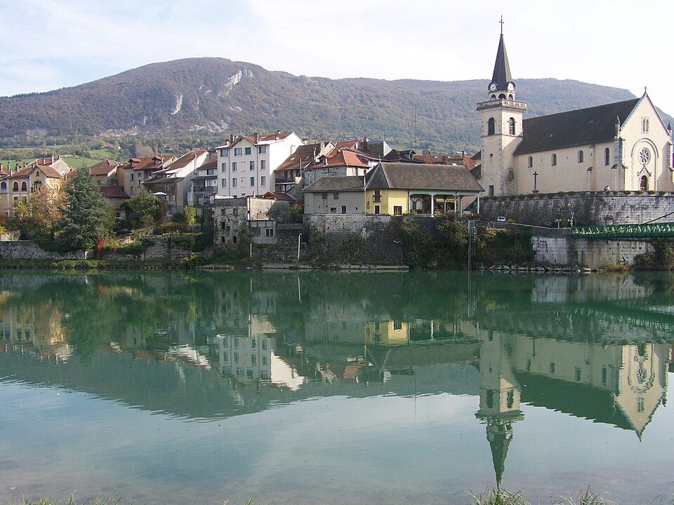Fayl:Seyssel rive Haute-Savoie.JPG