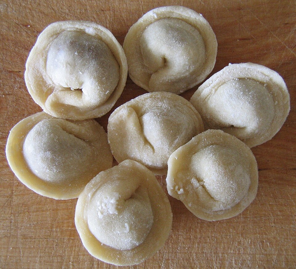 Fayl:Пельмени с мясом (неварёные).jpg