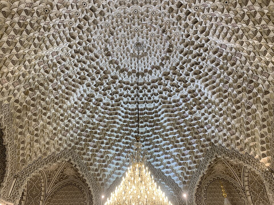 Fayl:Abu Hanifa Mosque muqarnas.jpg